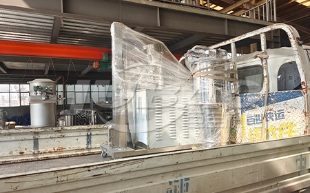 山东青岛王先生输送二氧化硅粉体真空上料机发货